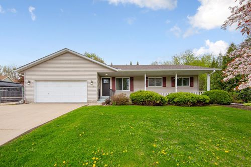 410 Littleford Ln, Faribault, MN, 55021-3121 | Card Image