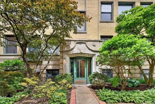 g-7033 N Sheridan Rd, Chicago, IL, 60626-3088 | Card Image