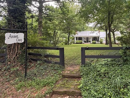 110 Hillwood Ln, Collierville, TN, 38017-2210 | Card Image