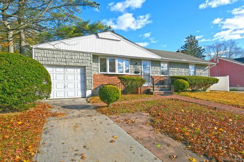 7 Stephen Dr, Farmingdale, NY, 11735-6138 | Card Image