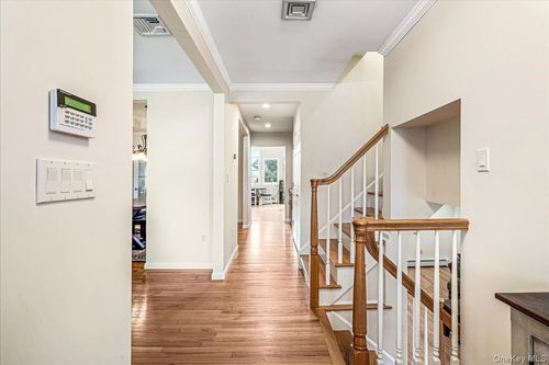 24 Walden Ave, Jericho, NY, 11753-2637 | Card Image