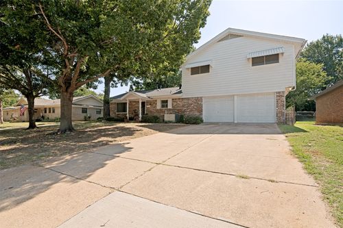 511 Simmons Dr, Euless, TX, 76040-4410 | Card Image