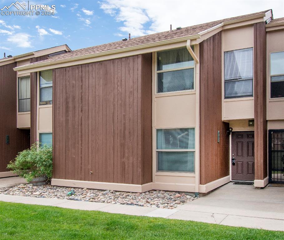 Carefree Cir, Colorado Springs, CO 80917