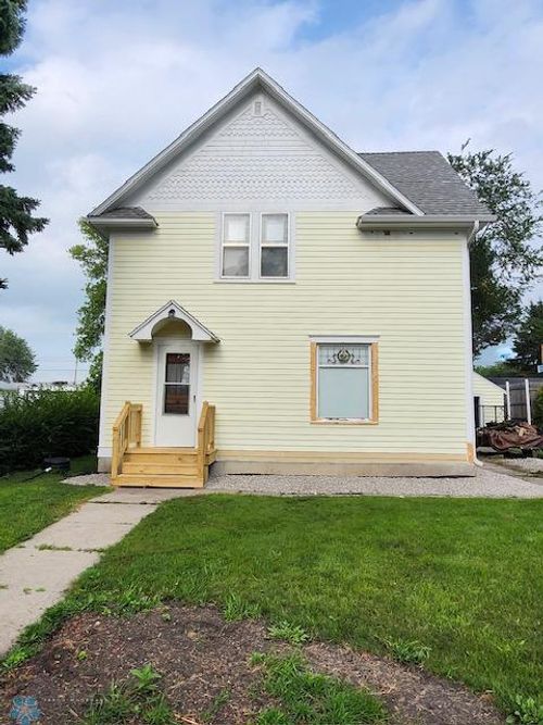 126 4th Ave Ne, Mayville, ND, 58257-1228 | Card Image