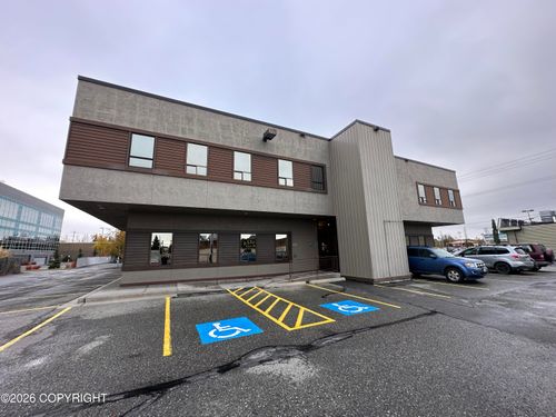 204-2702 Gambell St, Anchorage, AK, 99503-2836 | Card Image