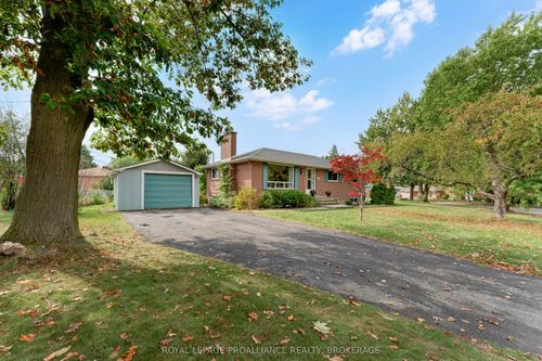 64 Michael Grass Cres, Kingston, ON, K7M2W3 | Card Image