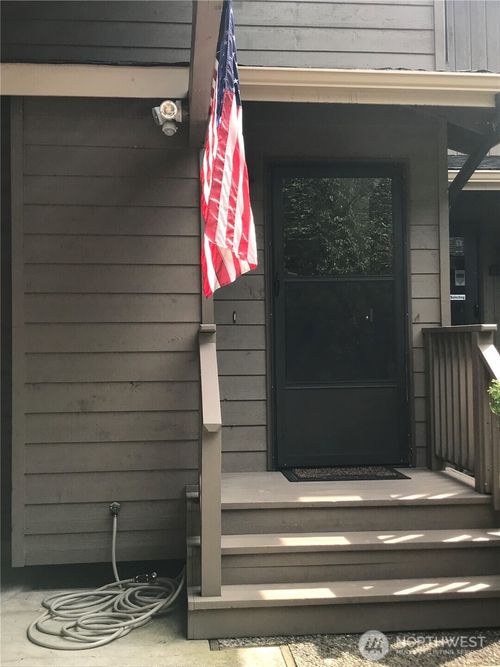 a-835 Nw Huckle Dr, Bremerton, WA, 98311-9077 | Card Image