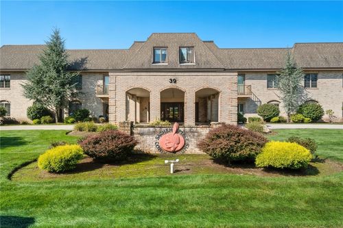 apt-210-39 Sachem Dr, Cranston, RI, 02920-4533 | Card Image