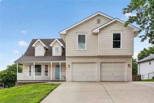 724 Plum Rose Dr, Liberty, MO, 64068-7407 | Card Image