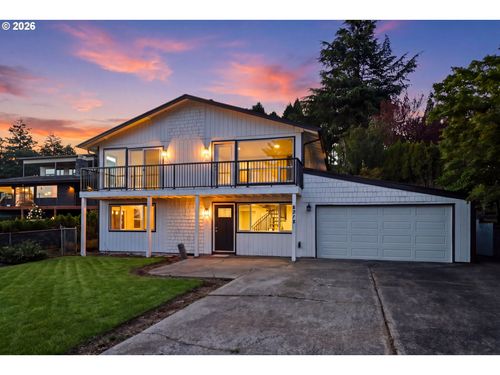 8318 Se Middle Way, Vancouver, WA, 98664-2338 | Card Image
