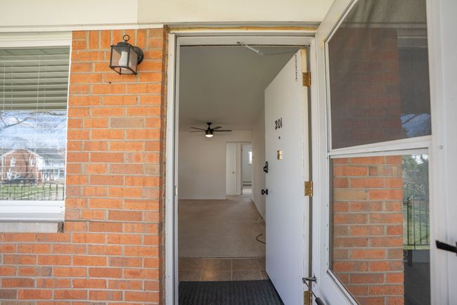 APT-201 - 2217 Clawson Ave, Home with 2 bedrooms, 1 bathrooms and null parking in Royal Oak MI | Image 6
