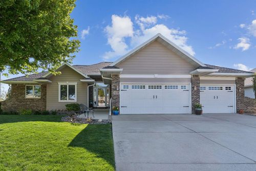 4116 Maryhill Dr, Cedar Falls, IA, 50613-5781 | Card Image