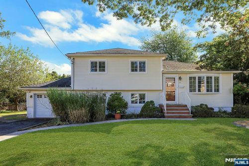 9 Prospect Ave, Montvale, NJ, 07645-2620 | Card Image