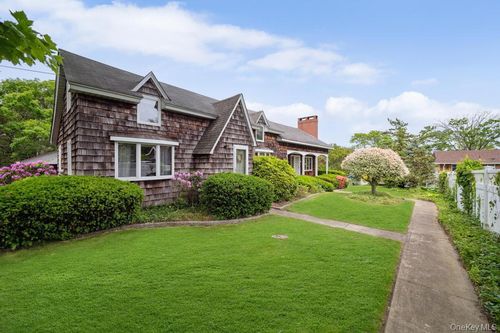 9 Lakeland Ave, Patchogue, NY, 11772-2275 | Card Image