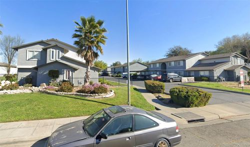 300 Myer Dr, Chowchilla, CA, 93610-8995 | Card Image