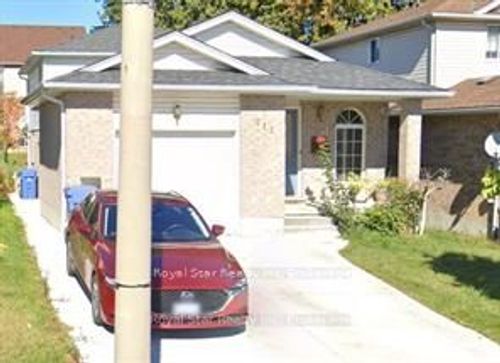 212 Country Club Dr, Guelph, ON, N1E3L2 | Card Image