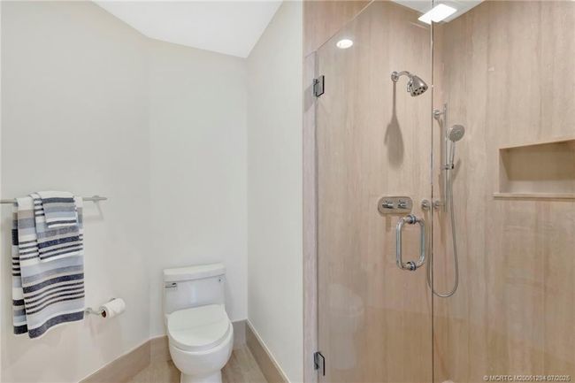 Marble shower | Image 28