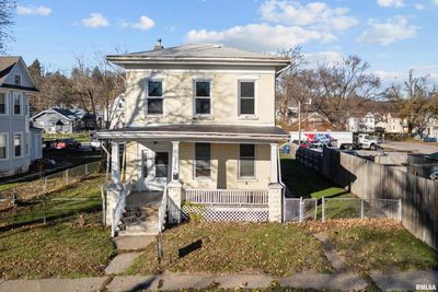 2210 W 3 Rd Street, House other with 3 bedrooms, 2 bathrooms and null parking in Davenport IA | Image 2