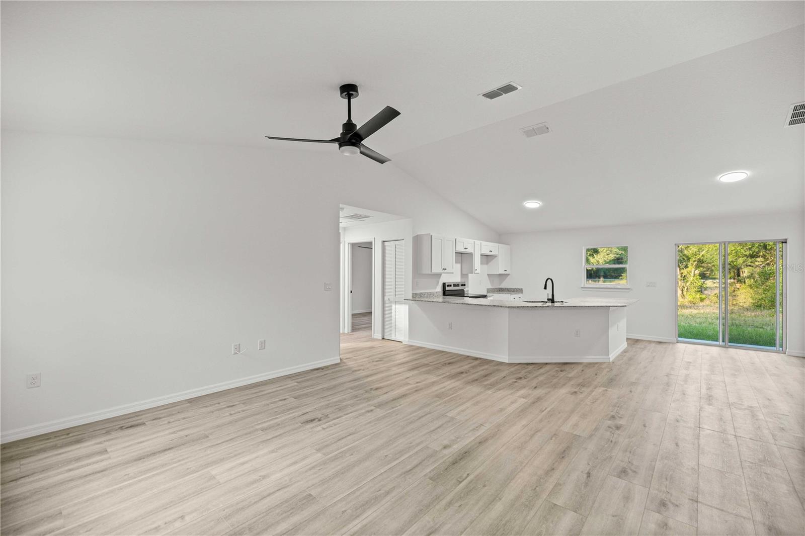 Residential in DUNNELLON 3