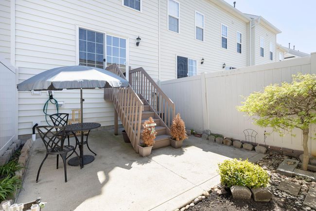 7275 Billy Goat Dr, Condo with 2 bedrooms, 3 bathrooms and null parking in New Albany OH | Image 21