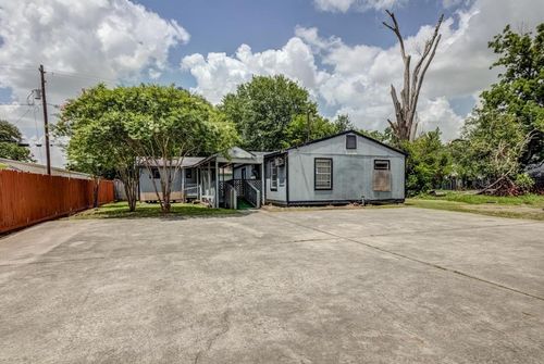 1028 N Victory Dr, Houston, TX, 77088-7946 | Card Image