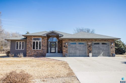 1516 Deerfield Ln, Mitchell, SD, 57301-2189 | Card Image
