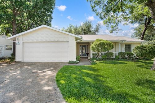 1200 Douglas St, Euless, TX, 76039-2740 | Card Image
