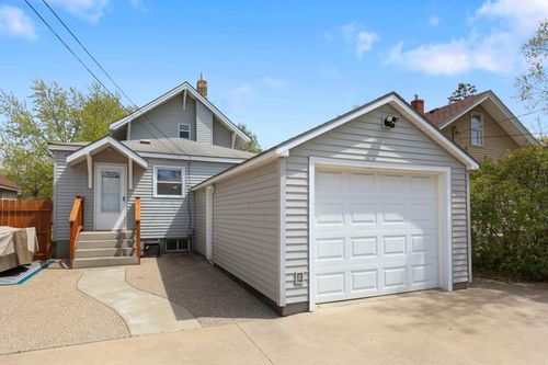 1009 11th Ave S, Saint Cloud, MN, 56301-5254 | Card Image