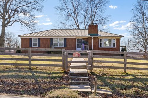 155 W Piney Rd, Dickson, TN, 37055-4046 | Card Image