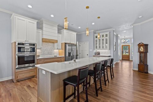 2201 Norwood St, Sherman, TX, 75092-4557 | Card Image