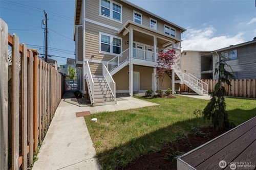 d-3323 Hoyt Ave, Everett, WA, 98201-5110 | Card Image