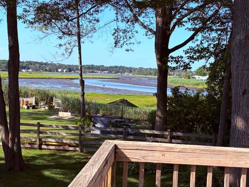 24 Walnut Ave, Hampton, NH, 03842-4220 | Card Image