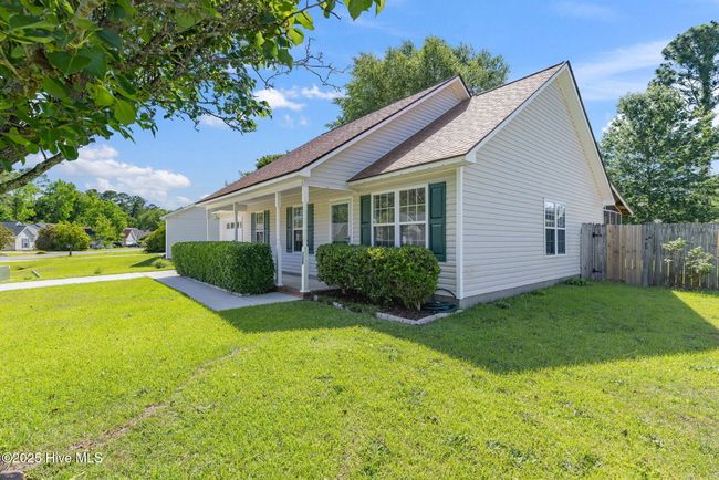 719 Oak Branches Close, House other with 3 bedrooms, 2 bathrooms and 1 parking in Belville NC | Image 4