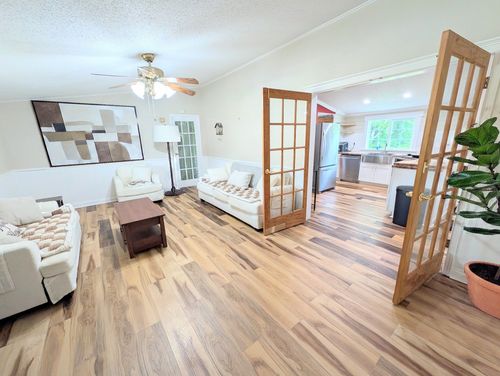 6106 Chestnut Bluff Maury C Rd, Friendship, TN, 38034-3647 | Card Image