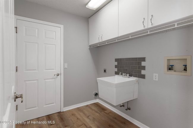 11242 Riddle Dr, House other with 3 bedrooms, 3 bathrooms and null parking in SPRING HILL FL | Image 35
