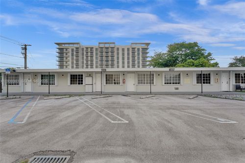 2-1085 Ne 126th St, North Miami, FL, 33161-4271 | Card Image