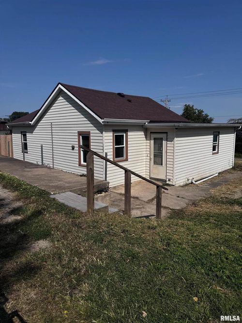 1023 2nd St, Princeton, IA, 52768-9759 | Card Image