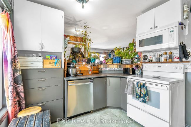 679 Frobisher Crt, House attached with 5 bedrooms, 3 bathrooms and 4 parking in Oshawa ON | Image 11