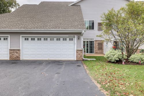 19717086 Stonewall Dr, Jackson, WI, 53037-9119 | Card Image