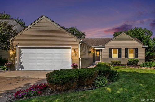 24404 Jamestowne Rd, Novi, MI, 48375-2322 | Card Image
