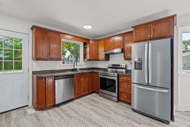 250 William St E, House other with 3 bedrooms, 2 bathrooms and 3 parking in Parkhill ON | Image 10