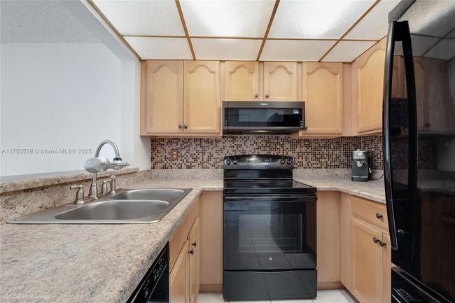 APT-100 - 10395 Sw 154 Th Circle Ct, Townhouse with 2 bedrooms, 3 bathrooms and null parking in Miami FL | Image 5