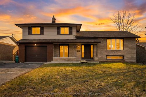 664 Fleet St, Kingston, ON, K7M5A5 | Card Image