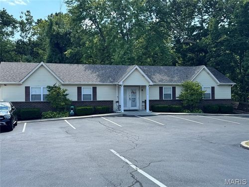 10390 Veterans Memorial Pkwy, Lake St Louis, MO, 63367-1471 | Card Image