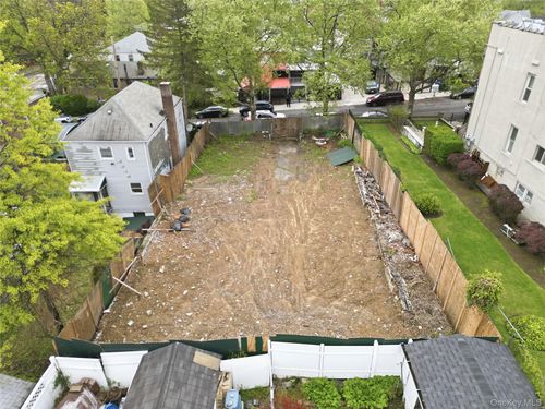 2945 Tenbroeck Ave, Bronx, NY, 10469-5220 | Card Image