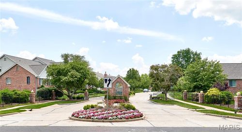 14424 Valley Meadow Ct W, Chesterfield, MO, 63017-9631 | Card Image