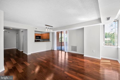 305-10101 Grosvenor Pl, ROCKVILLE, MD, 20852-4670 | Card Image