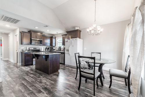 573 20th Ave W, Springfield, TN, 37172-3584 | Card Image