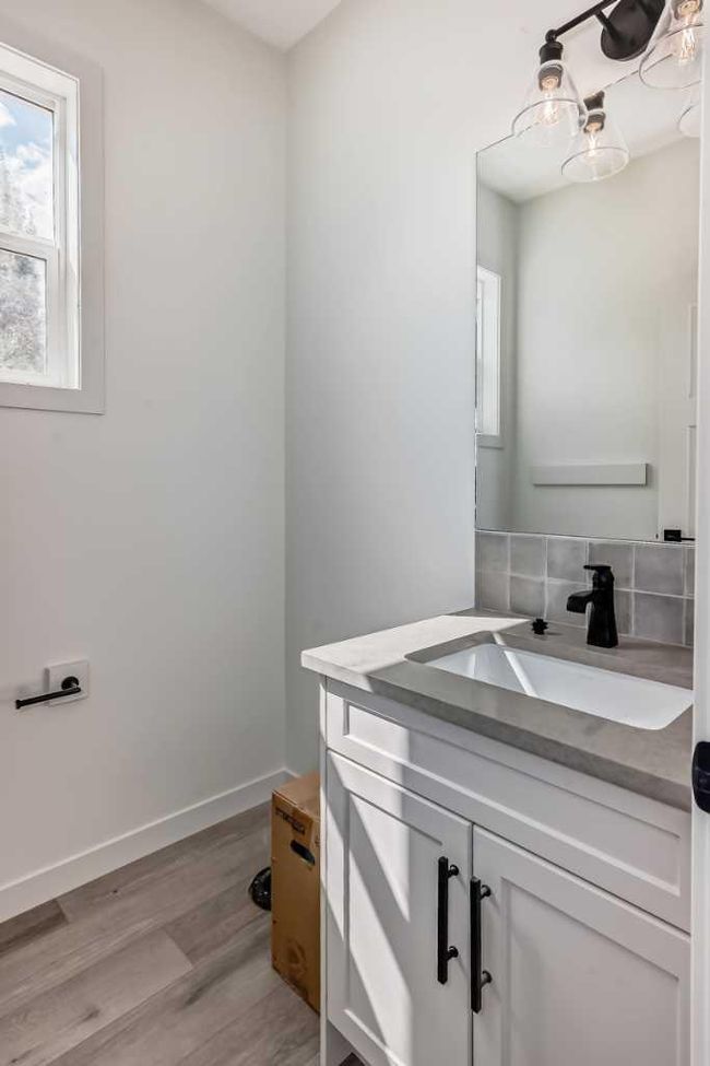 41 White Pelican Way, Home with 3 bedrooms, 2 bathrooms and 2 parking in Lomond AB | Image 9