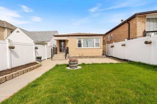 6718 W Forest Preserve Dr, Harwood Heights, IL, 60706-7175 | Card Image